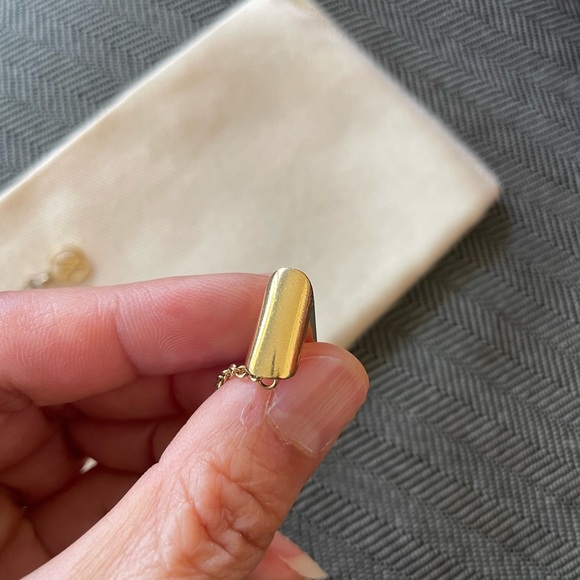 Auth LOUIS VUITTON Essential V Necklace Gold Metal M61083 - Picture 6 of 16